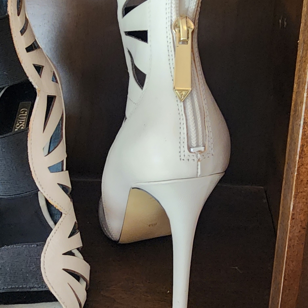 Gladiator Guess Heels - Picture 6 of 6